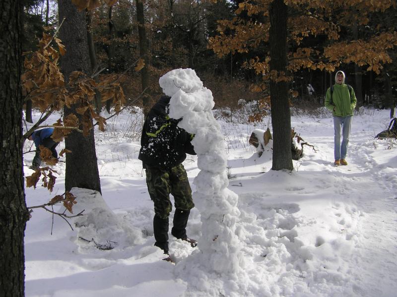 Fotka: Sašovi padá jeho sněhový sloup